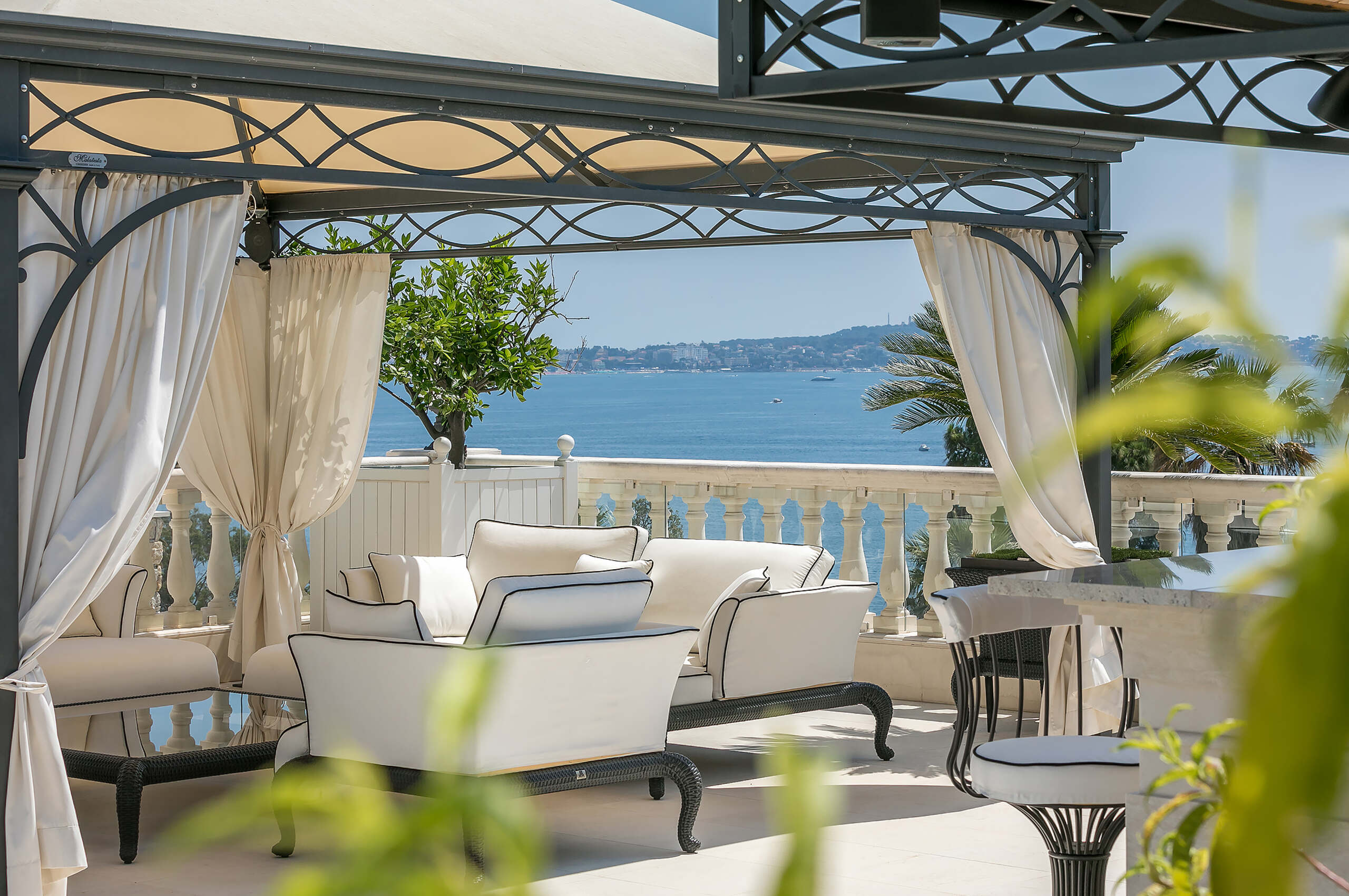 villa-celeste-cabana-oceanview-modern-luxury-cannes