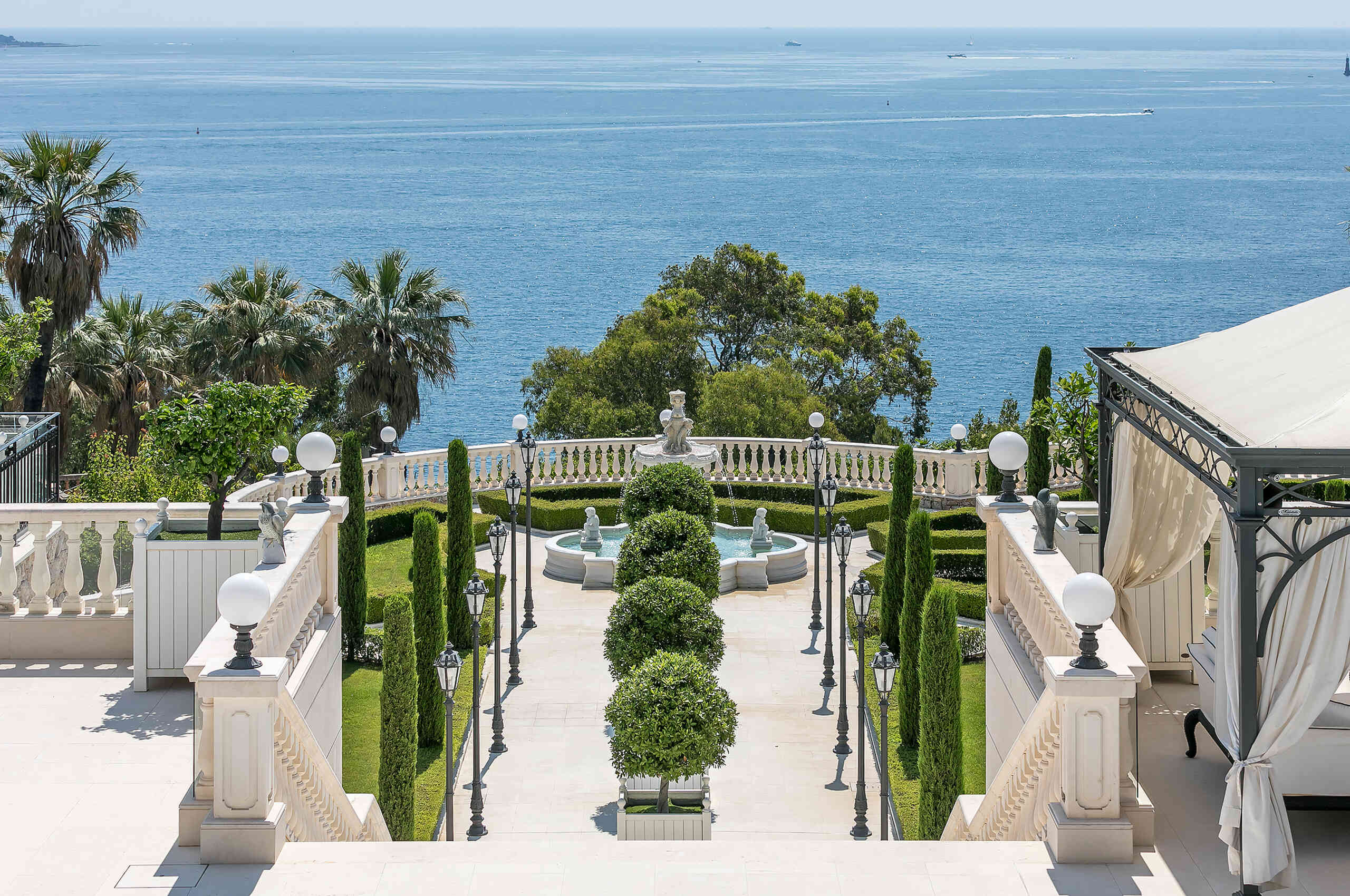 villa-celeste-exterior-garden-staircase-fountain-oceanview-frenchriviera-cannes