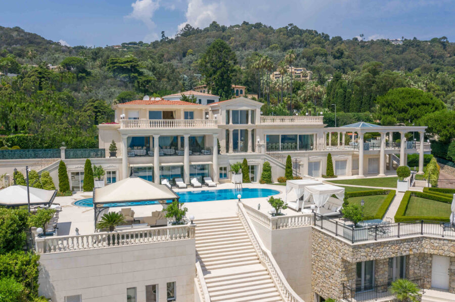villa-celeste-exterior-luxury-rental-frenchriviera-spacious-highend-retreat-cannes