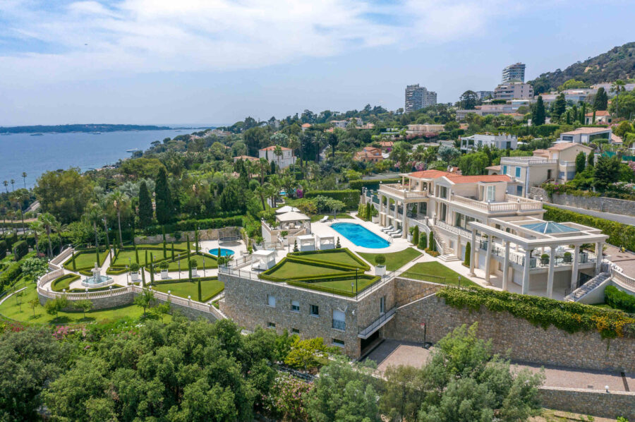 villa-celeste-exterior-luxury-rental-retreat-frenchriviera-cannes