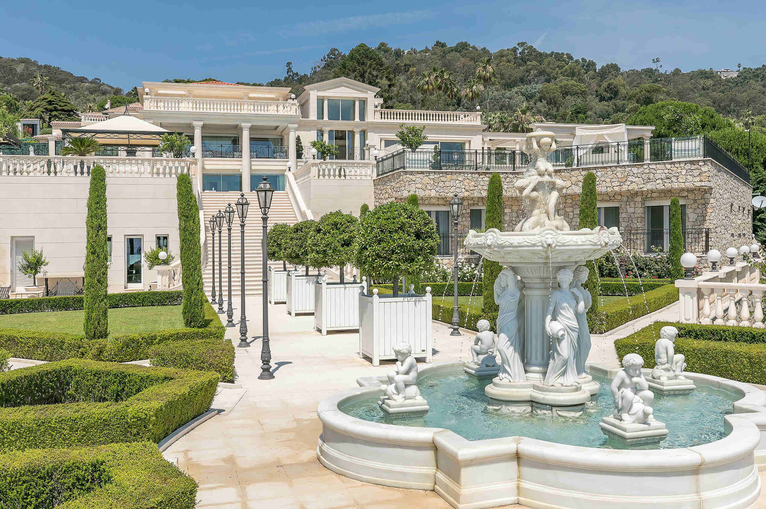 villa-celeste-fountain-garden-waterfeature-paradise-picturesque-cannes