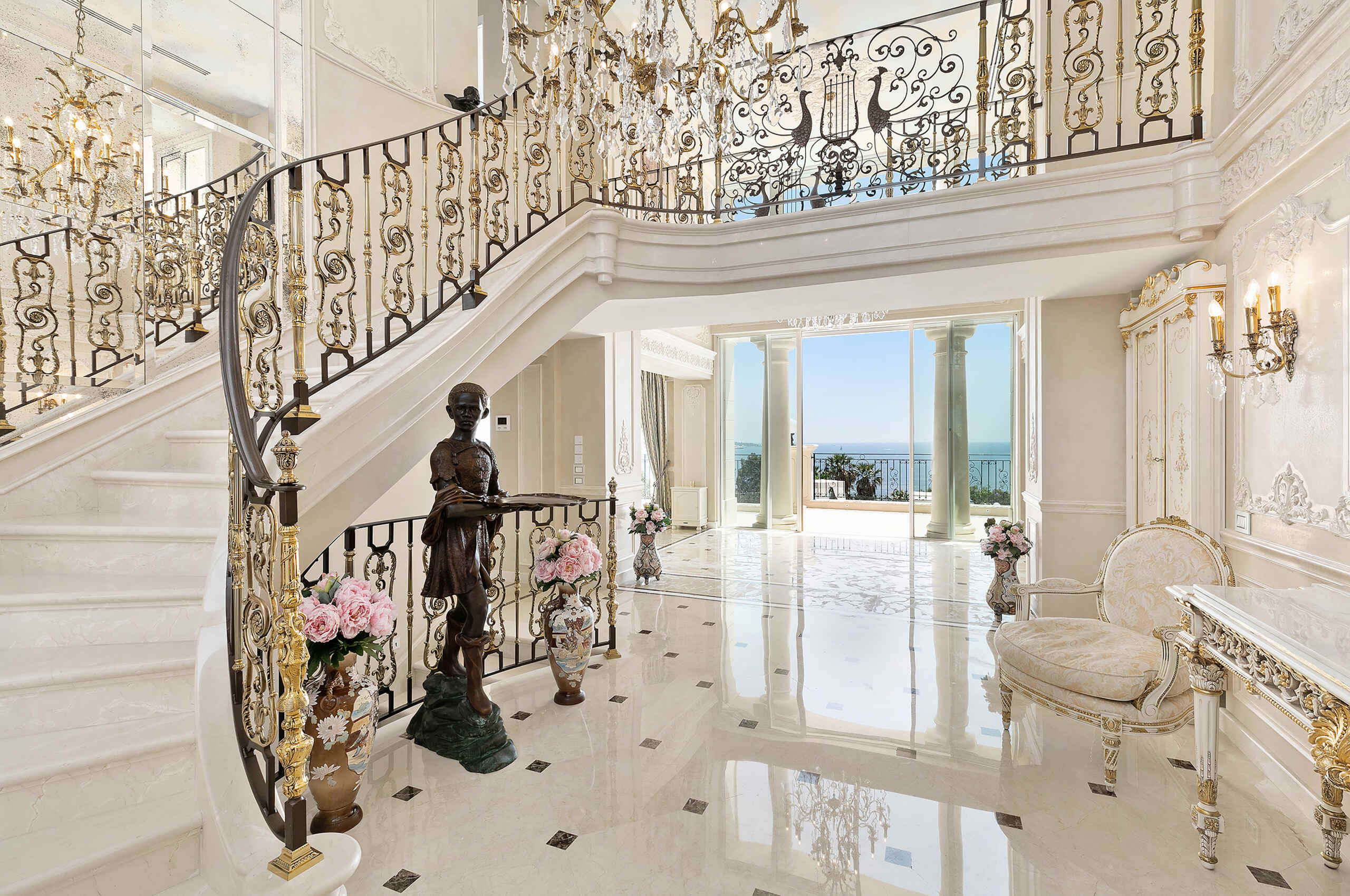 villa-celeste-hallway-spacious-grand-luxury-cannes