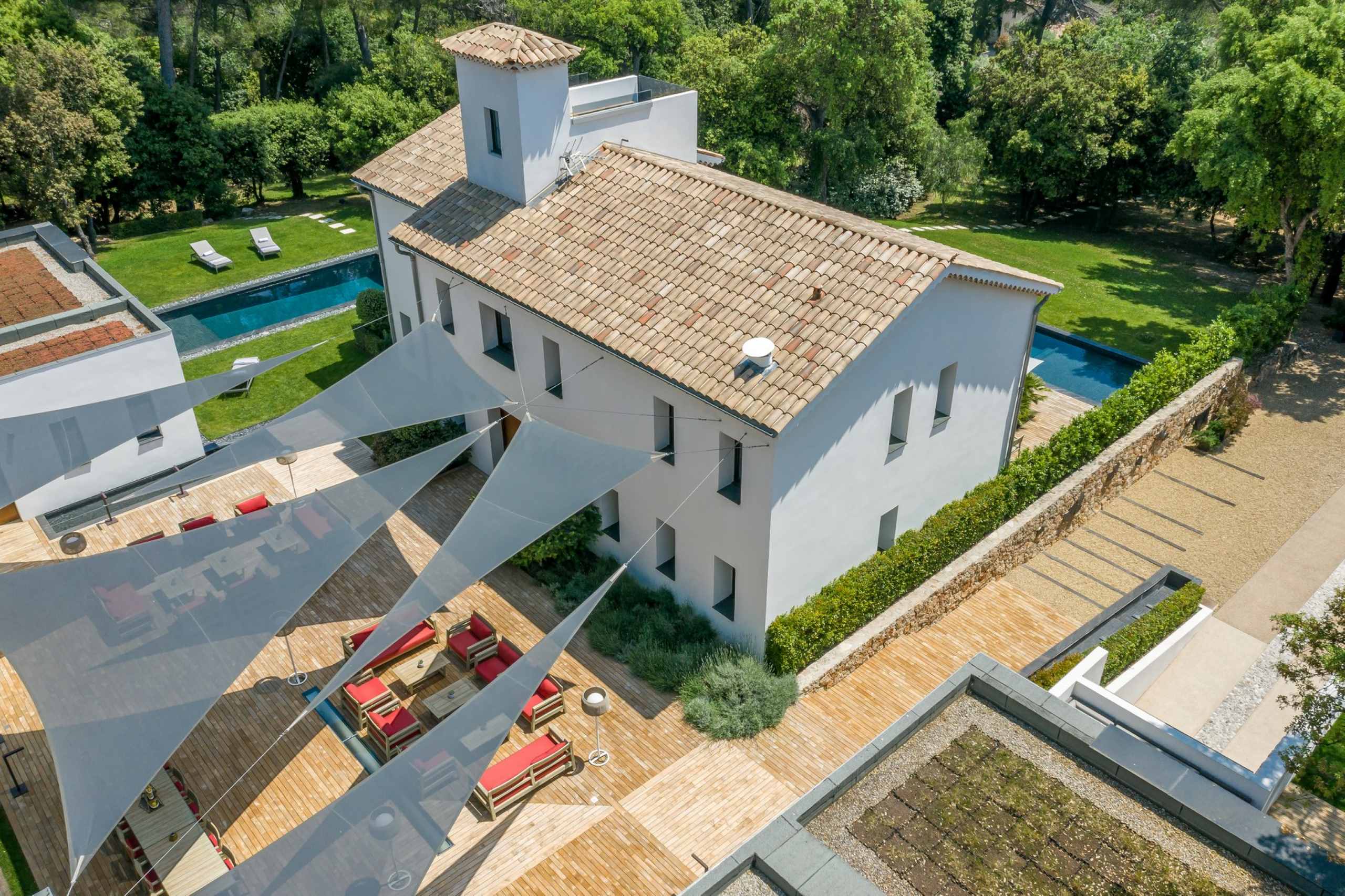 villa-chantal-exterior-aerial-view-garden-oasis-outdoor-lounge-swimmingpool-driveway-luxury-rental-retreat-domain-antibes