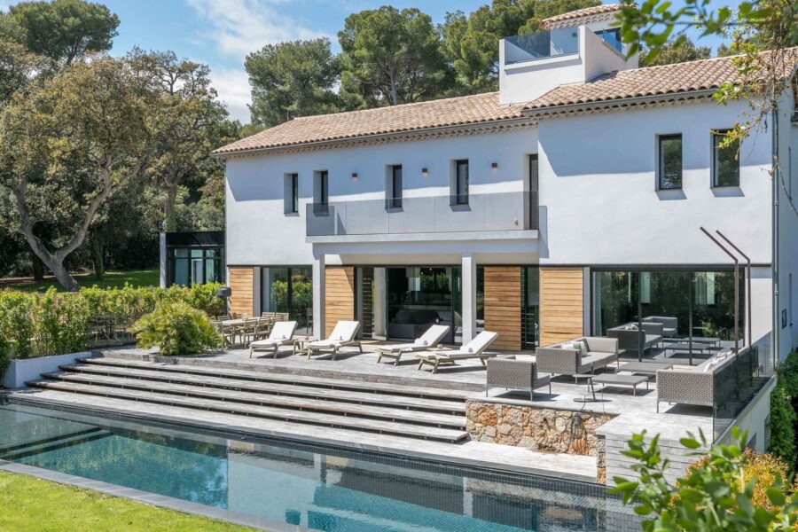 villa-chantal-exterior-terrace-swimmingpool-outdoor-lounge-balcony-garden-luxury-rental-retreat-antibes