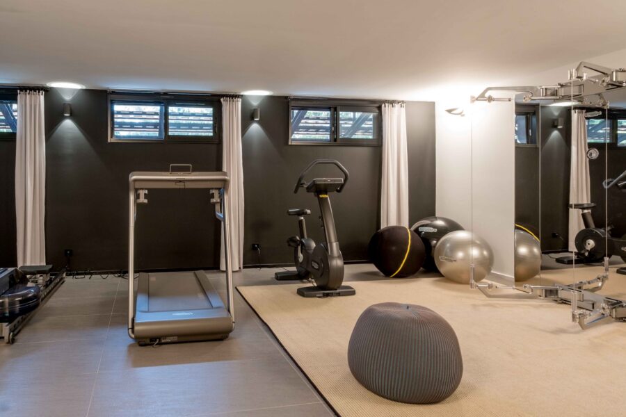 villa-chantal-gym-fitness-workout-luxury-rental-retreat-antibes