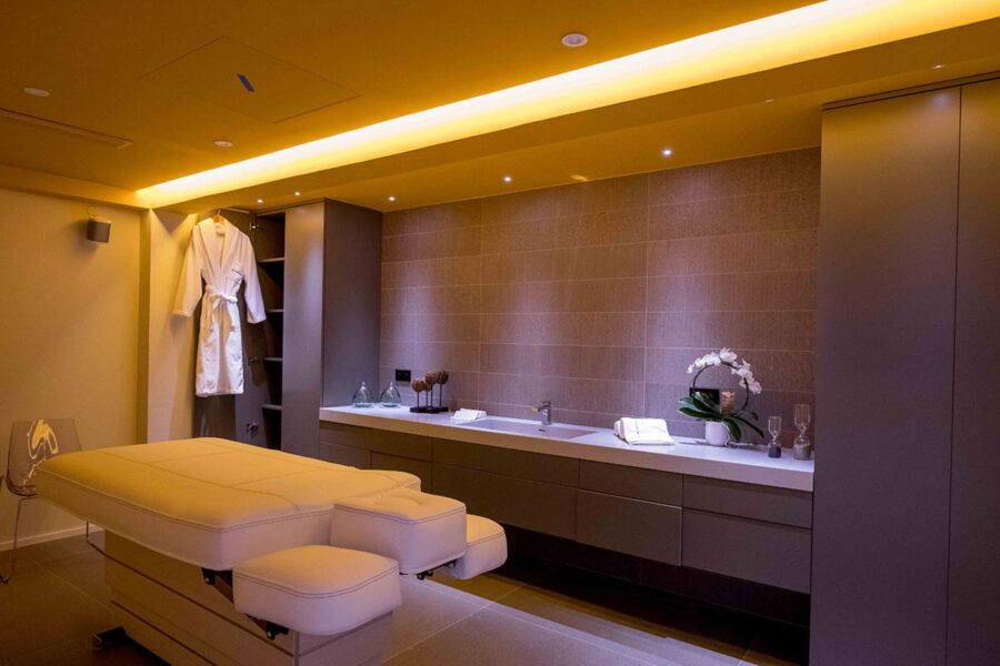 villa-chantal-massageroom-wellness-relaxation-retreat-luxury-property-antibes
