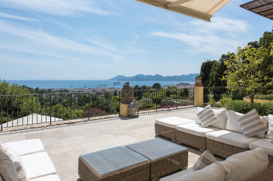 villa-cheyenne-balcony-terrace-outdoorseating-oceanview-paradise-frenchriviera-cannes
