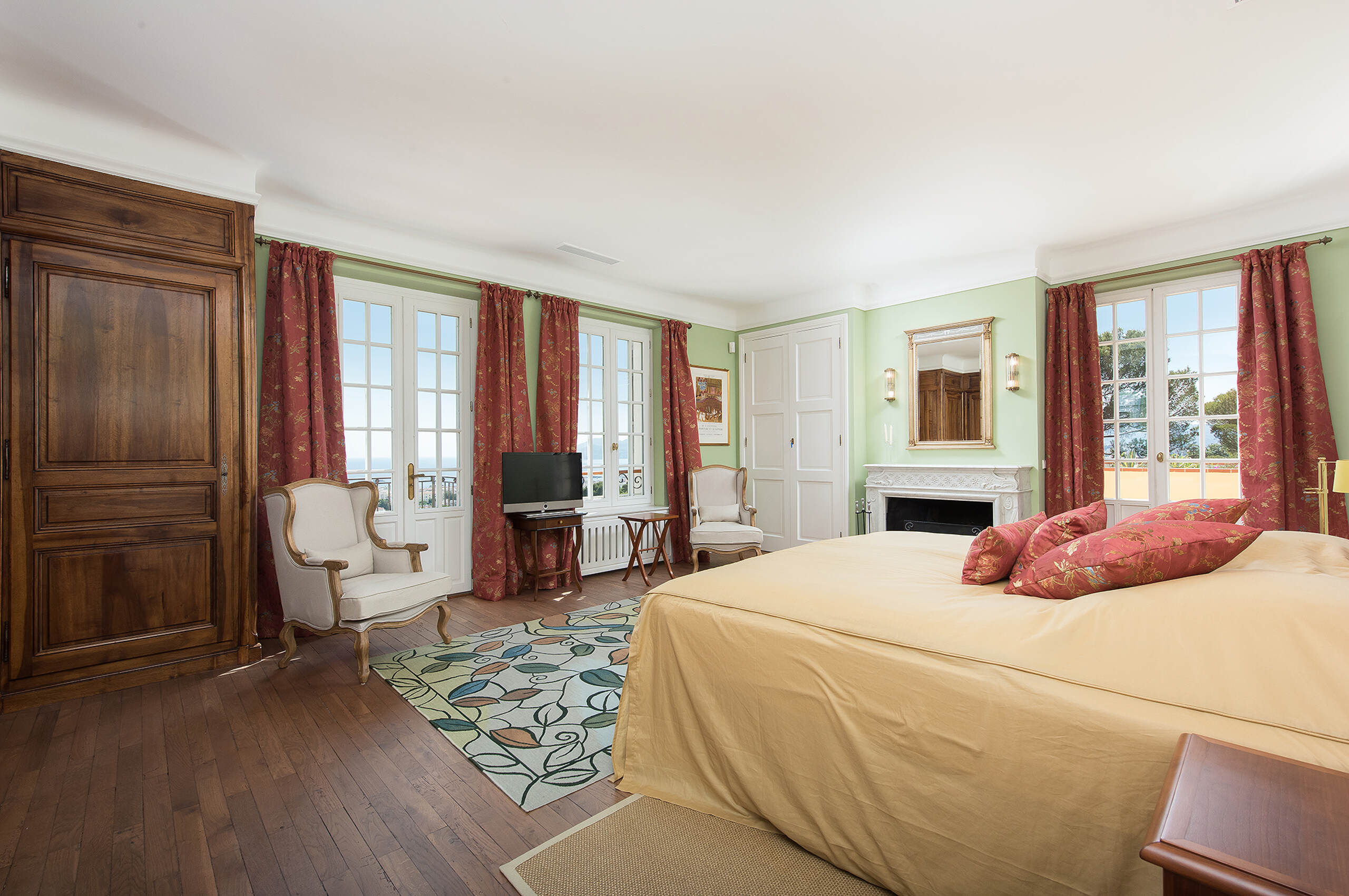 villa-cheyenne-bedroom-classic-timeless-charming-luxury-frenchriviera-cannes