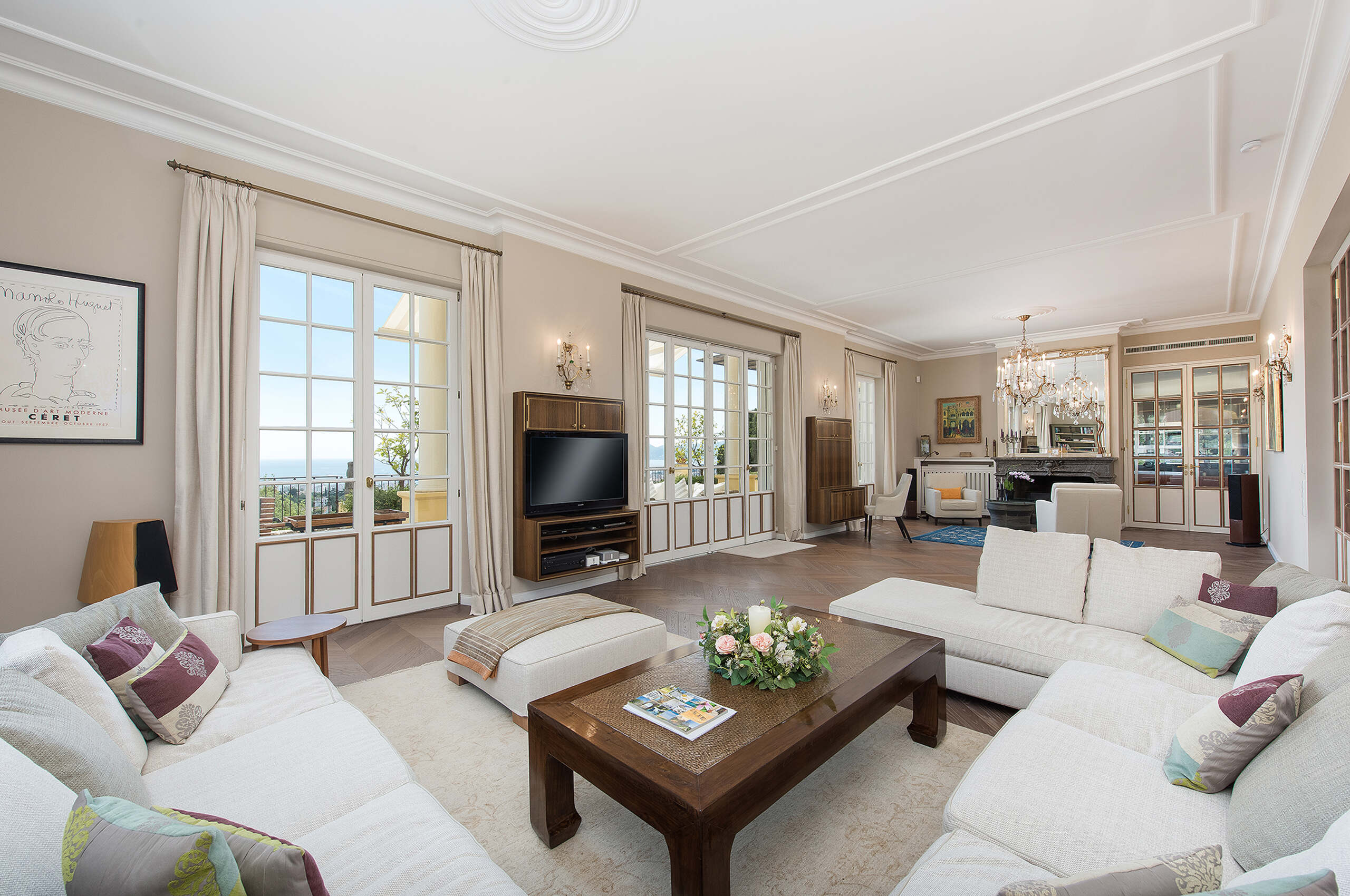 villa-cheyenne-livingroom-modern-stylish-luxury-interior-design-cannes