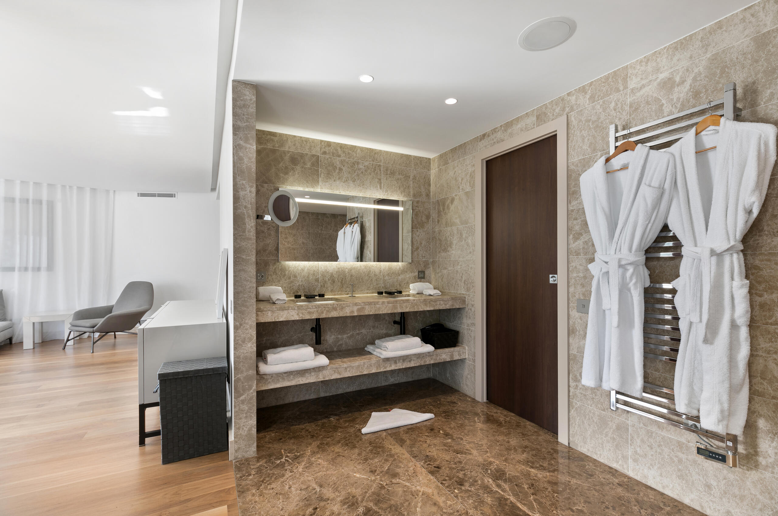 villa-choleigh-bathroom-ensuite-modern-luxury-interior-cannes