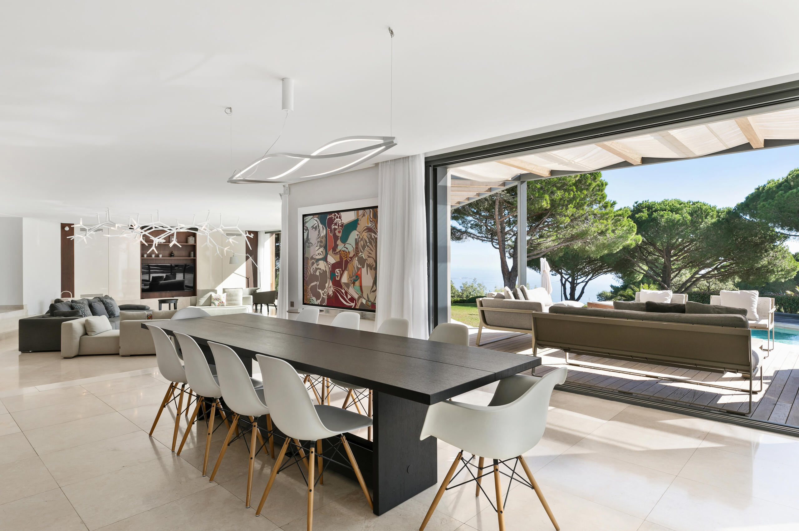 villa-choleigh-diningroom-terrace-openplan-luxury-modern-interior-cannes