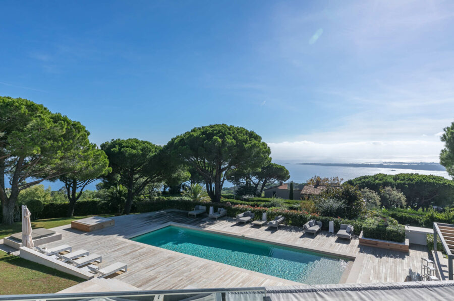 villa-choleigh-exterior-pool-garden-oceanview-decking-frenchriviera-cannes