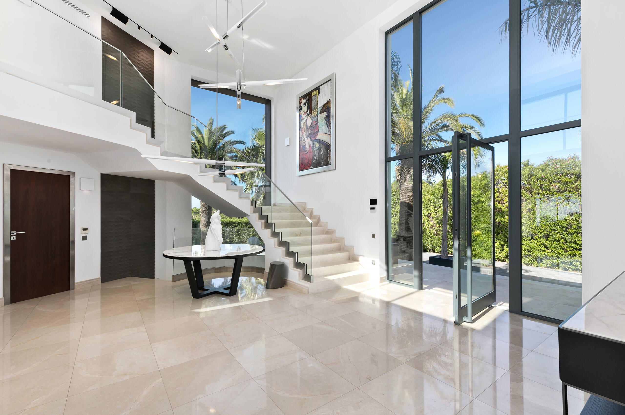 villa-choleigh-hallway-entrance-grand-luxury-modern-cannes