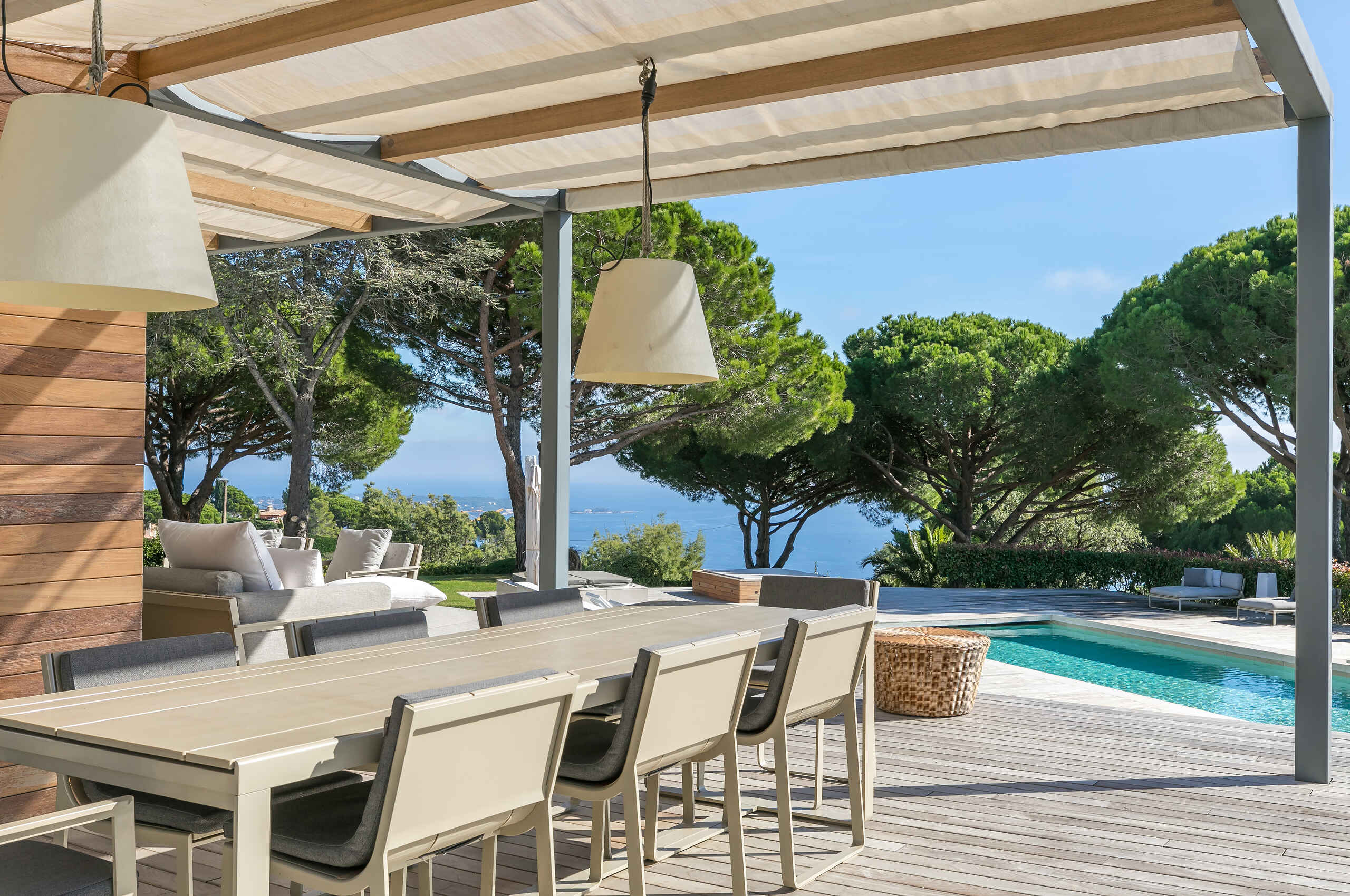 villa-choleigh-outdoor-terrace-dining-poolside-alfresco-frenchriviera-cannes