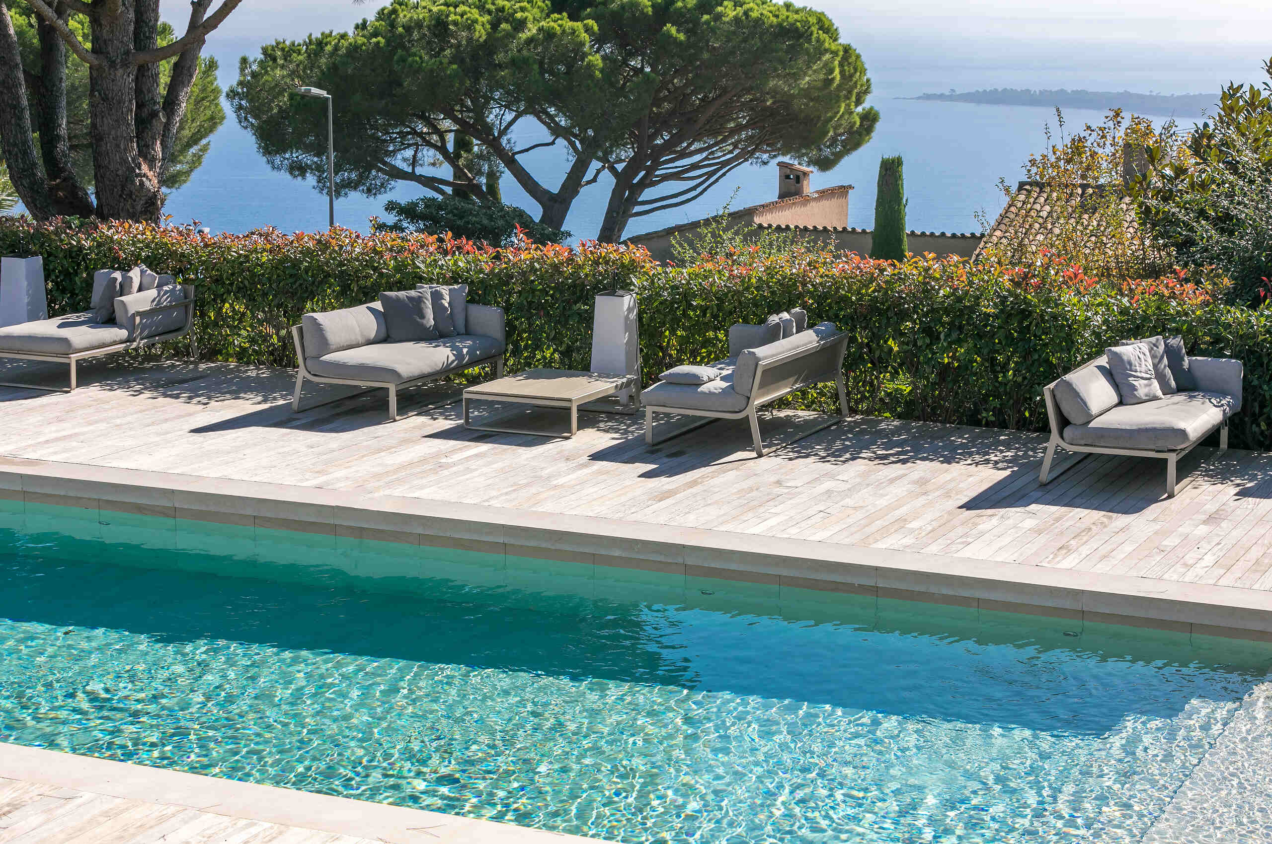 villa-choleigh-poolside-decking-oceanview-luxury-cannes