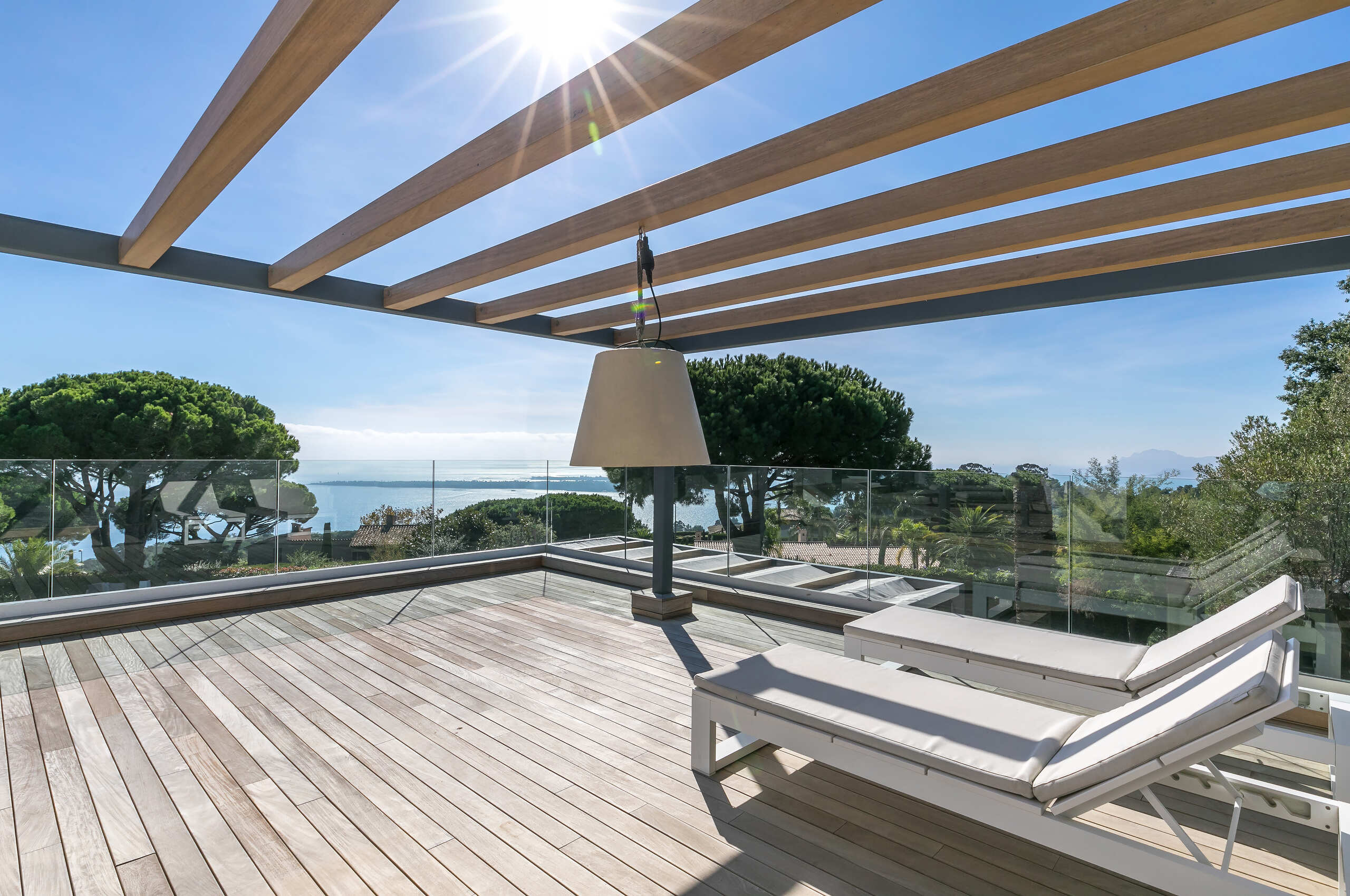 villa-choleigh-roofterrace-sunlounger-luxury-retreat-cannes