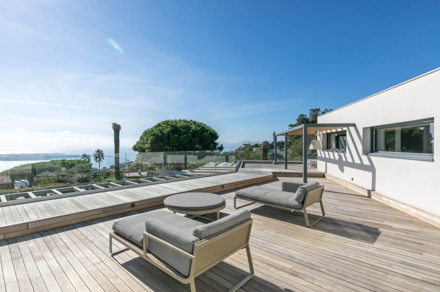 villa-choleigh-roofterrace-sunlounger-relaxation-retreat-frenchriviera-cannes