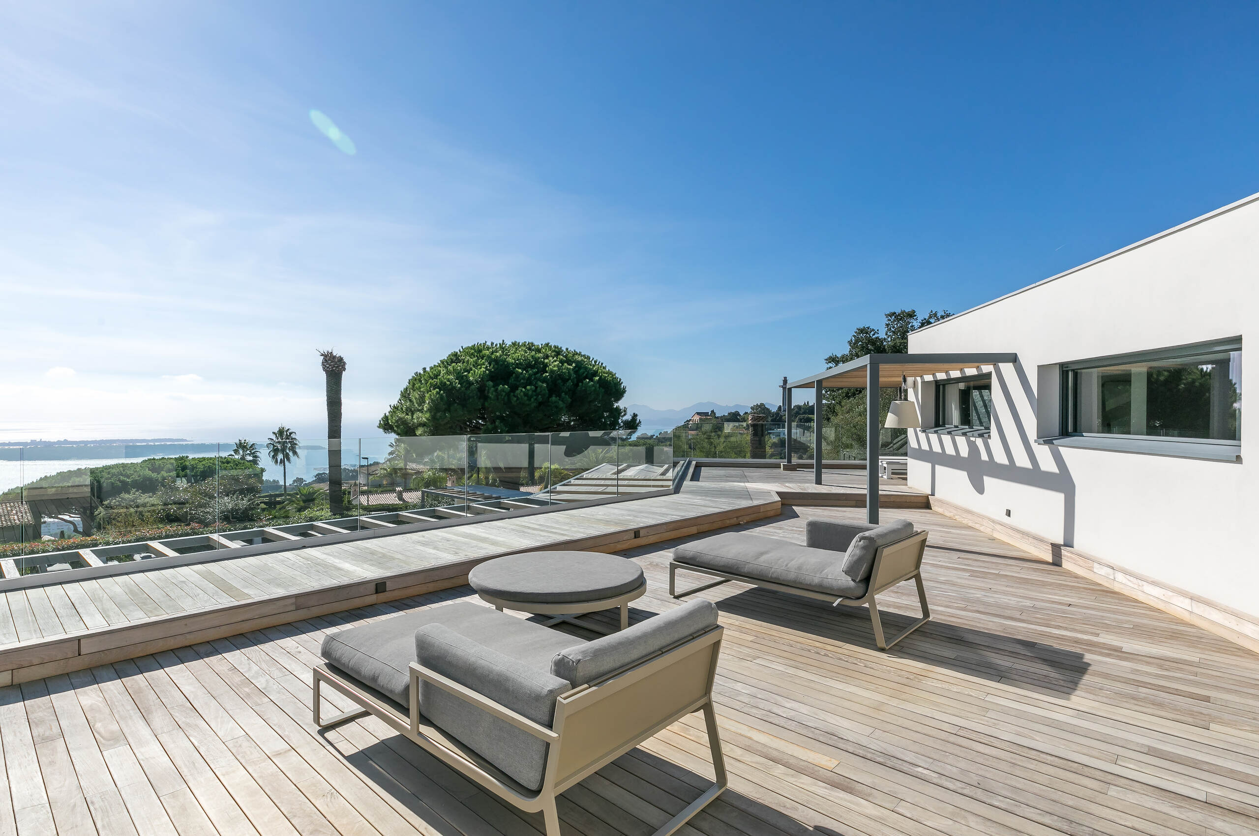 villa-choleigh-roofterrace-sunlounger-relaxation-retreat-frenchriviera-cannes