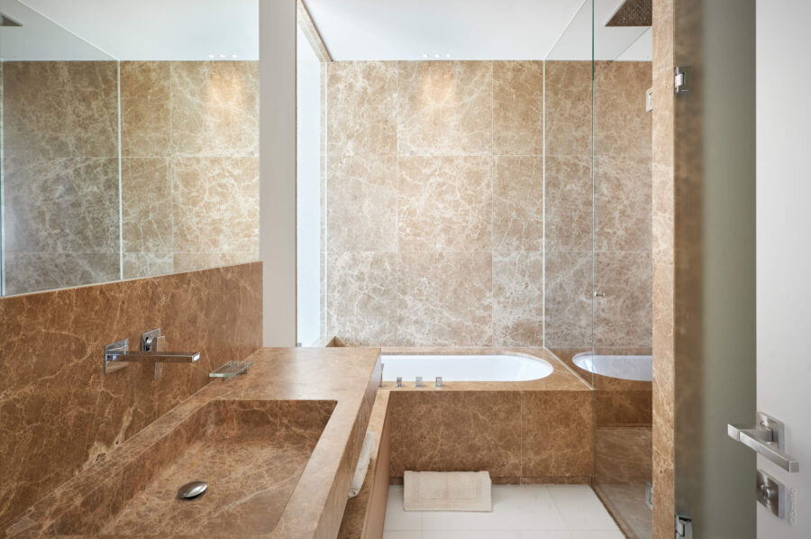 villa-clara-bathroom-bath-unique-marble-luxury-design-cannes