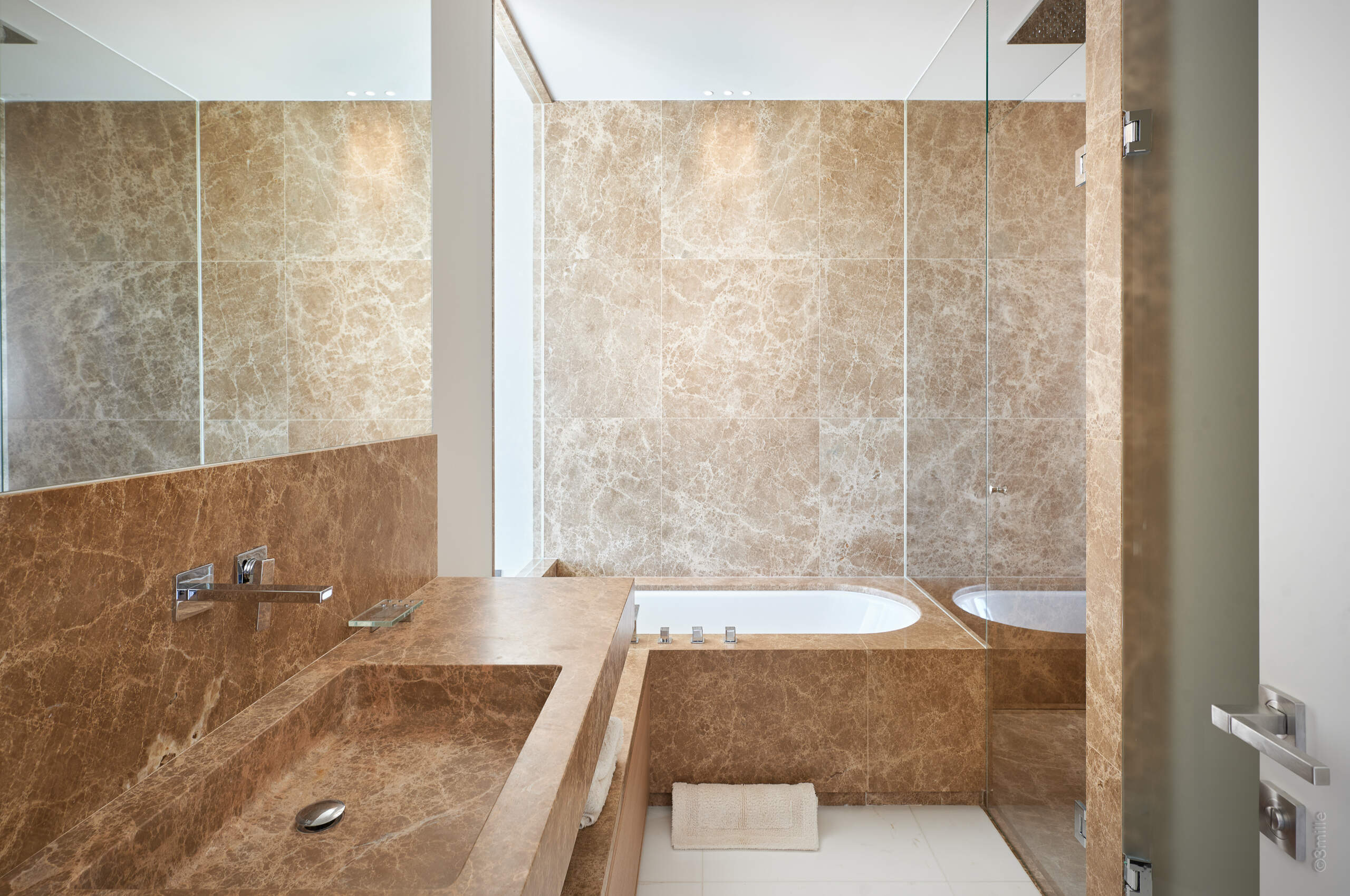 villa-clara-bathroom-bath-unique-marble-luxury-design-cannes