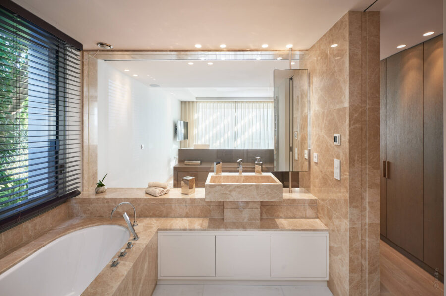 villa-clara-bathroom-sink-bath-marble-design-modern-luxury-cannes