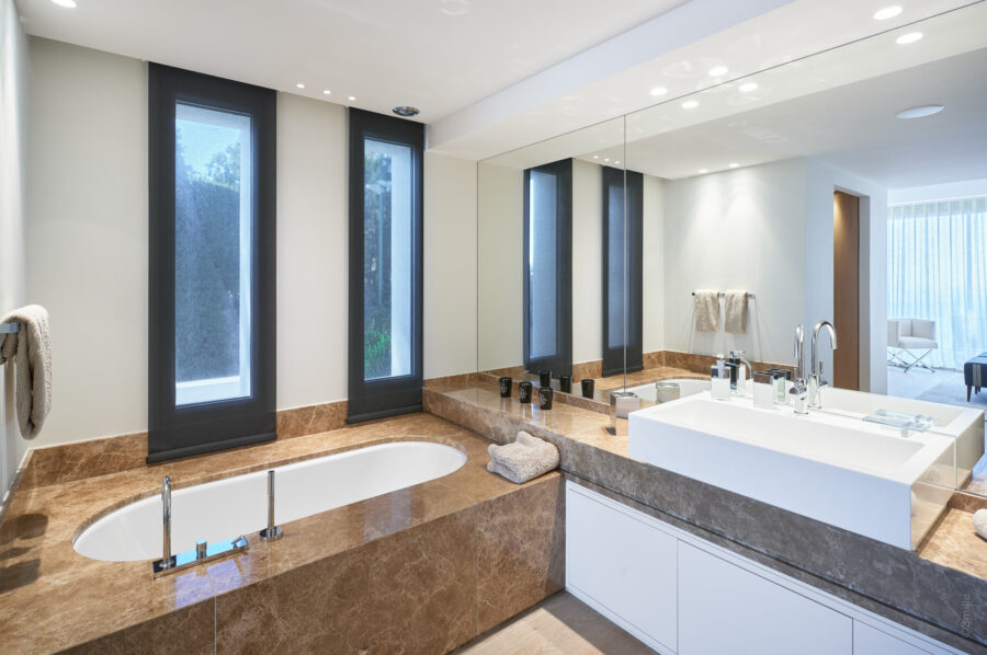 villa-clara-bathroom-sink-bathtub-modern-luxury-design-cannes