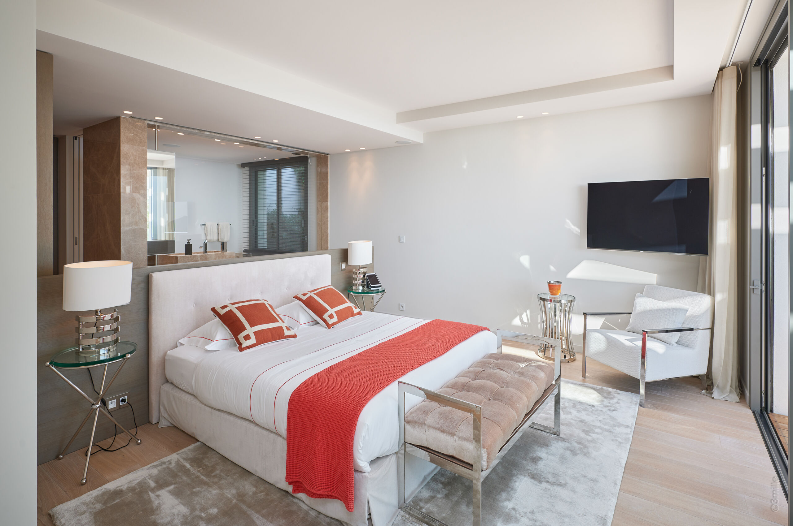 villa-clara-bedroom-spacious-modern-luxury-interior-cannes