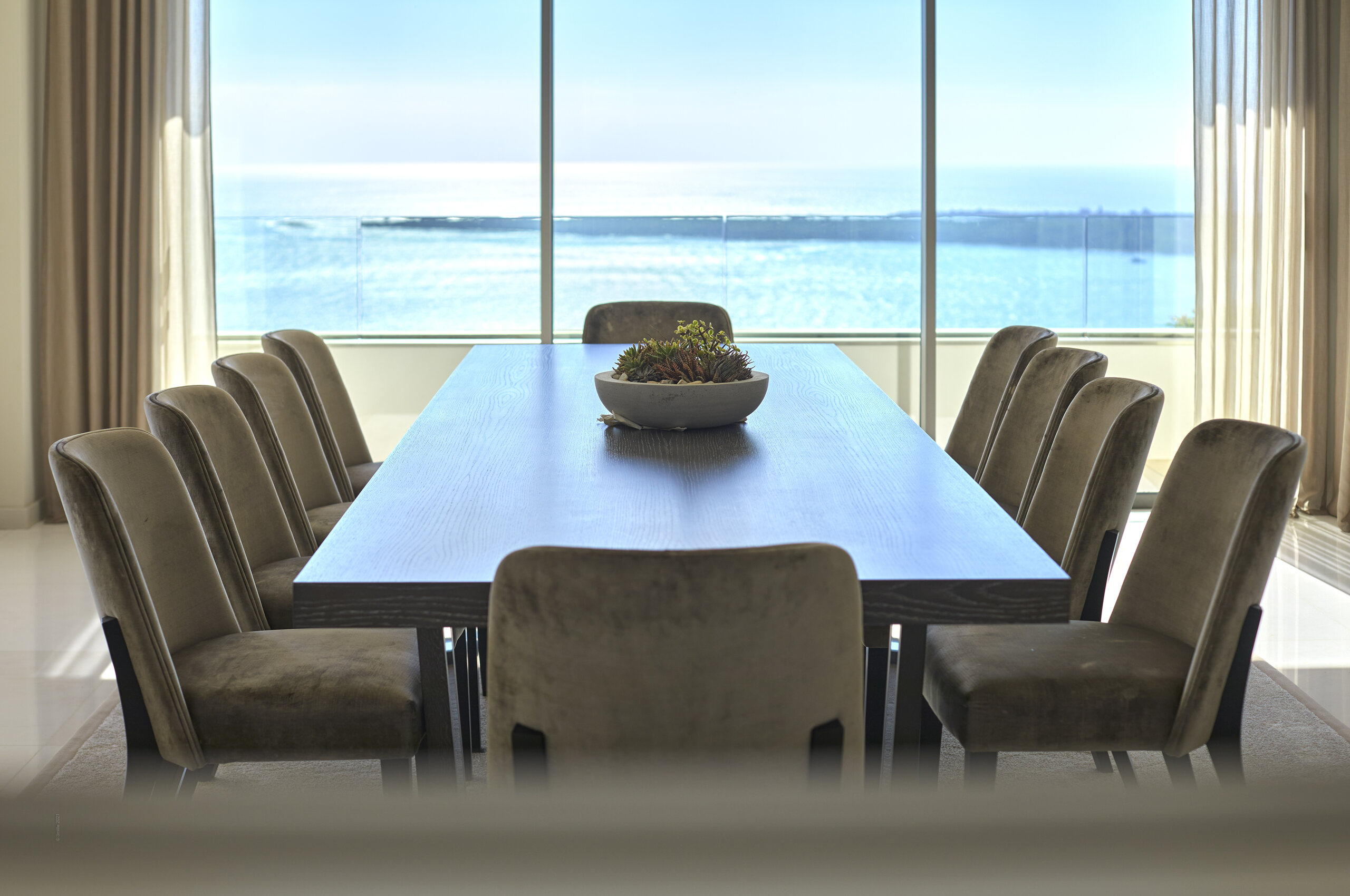 villa-clara-diningtable-oceanview-modern-luxury-cannes