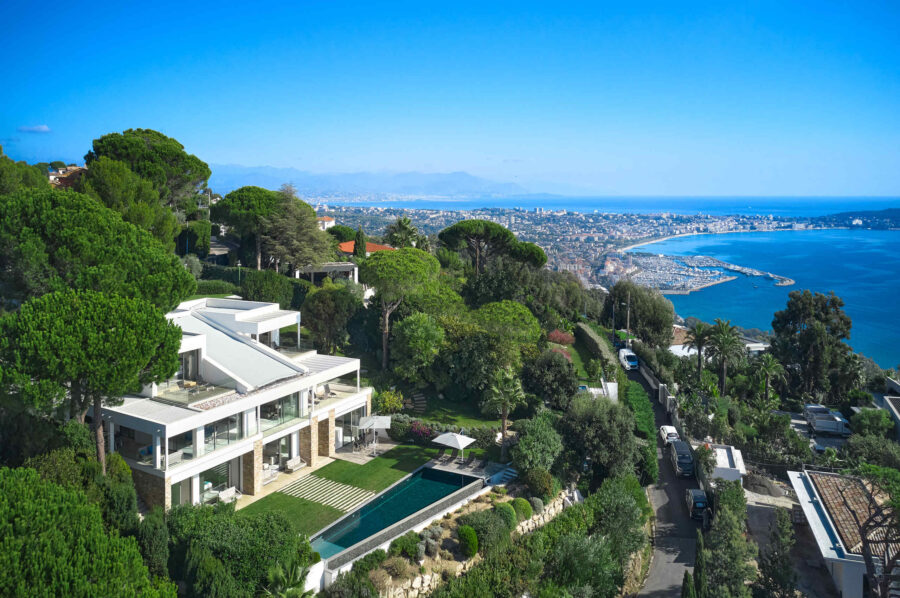 villa-clara-exterior-aerial-luxury-rental-seaview-frenchriviera-cannes