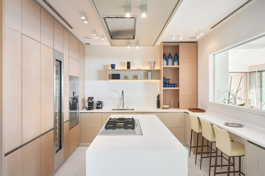villa-clara-kitchen-modern-spacious-luxury-design-cannes