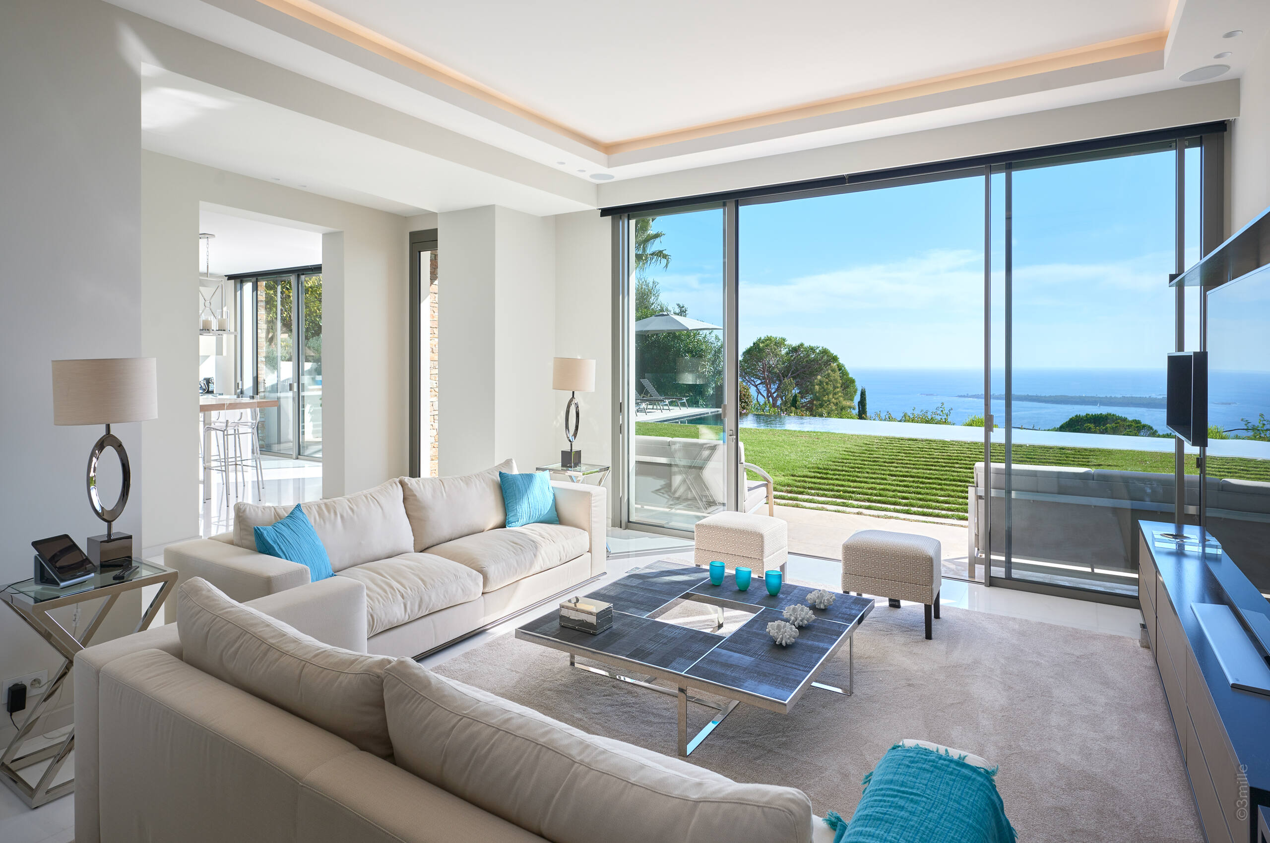villa-clara-livingroom-garden-oceanview-modern-luxury-cannes
