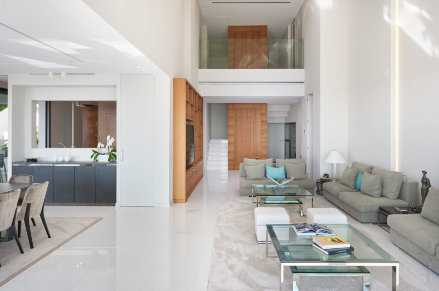 villa-clara-livingspace-openplan-lounge-diningroom-lift-modern-luxury-interior-cannes