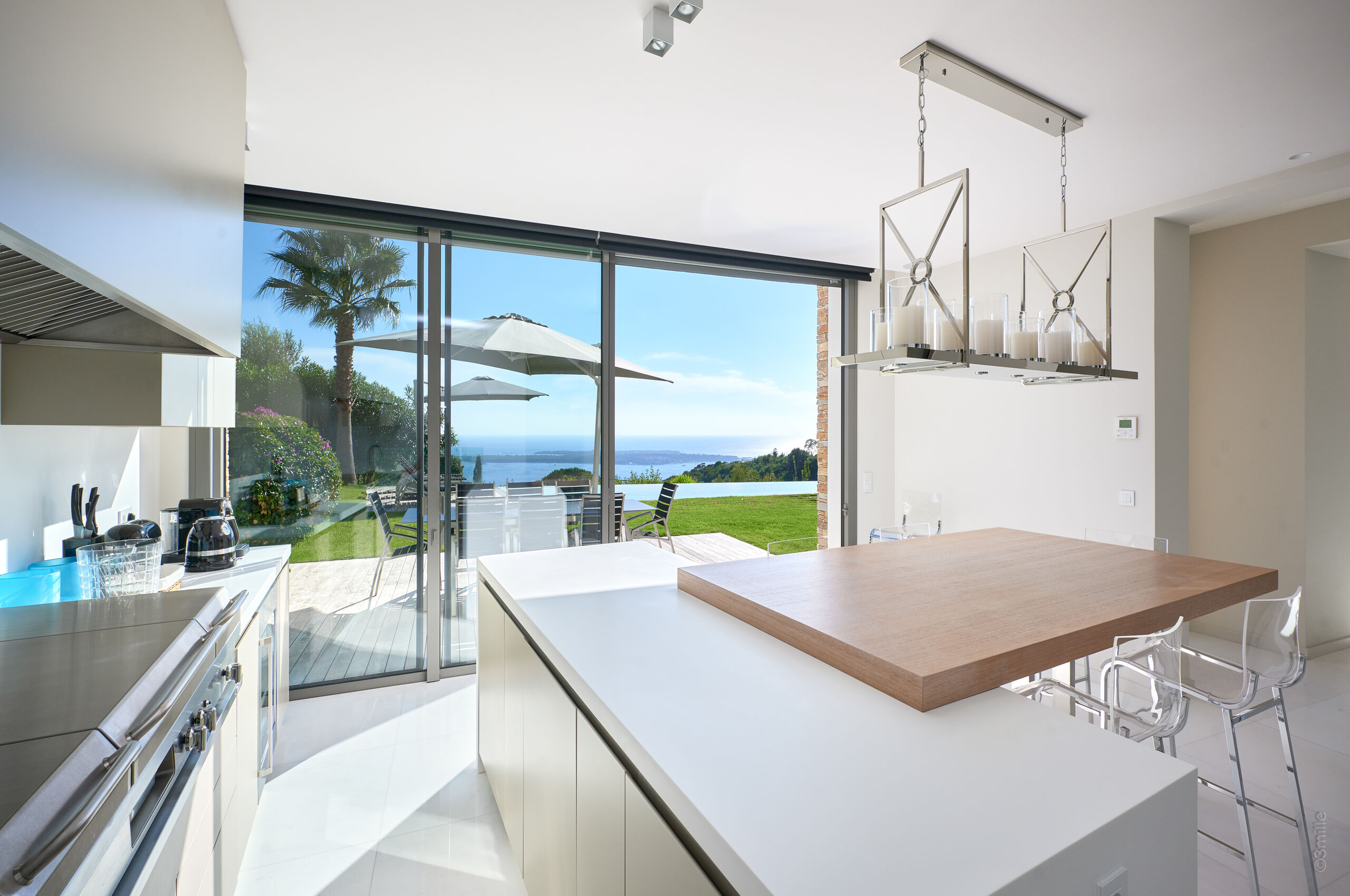 villa-clara-poolhouse-kitchen-oceanview-garden-pool-luxury-cannes