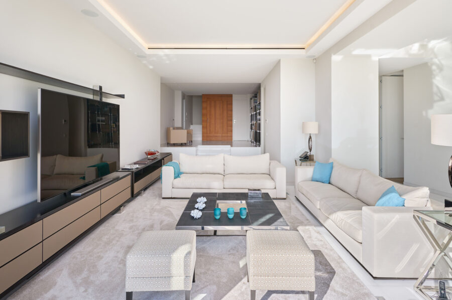 villa-clara-tvroom-livingroom-modern-stylish-luxury-design-cannes