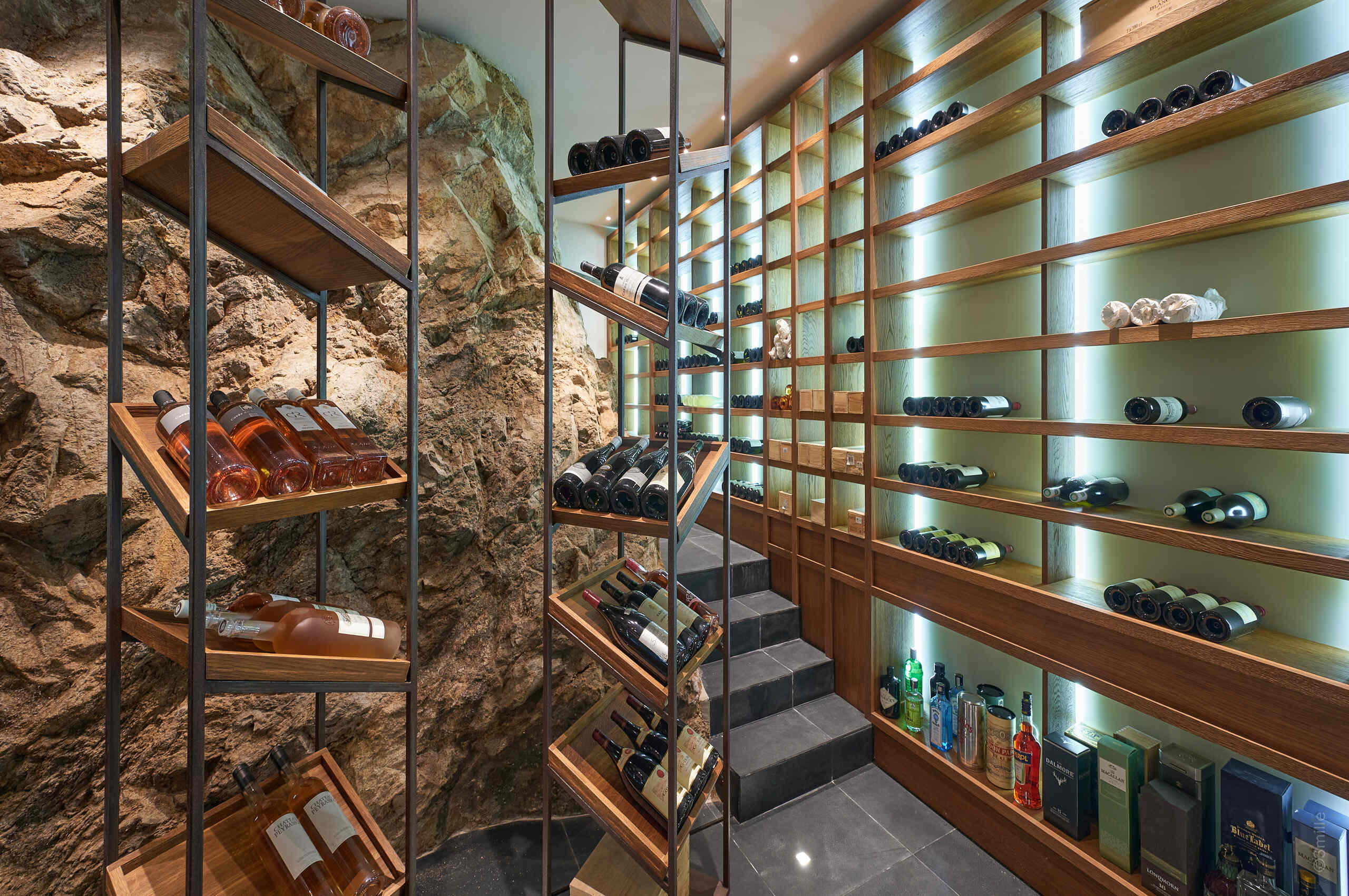 villa-clara-winecellar-luxury-hosting-tastingroom-frenchriviera-cannes