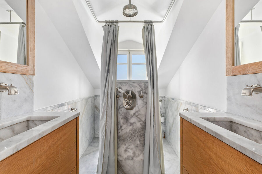 villa-cosma-bathroom-shower-doublesink-luxury-modern-design-cannes