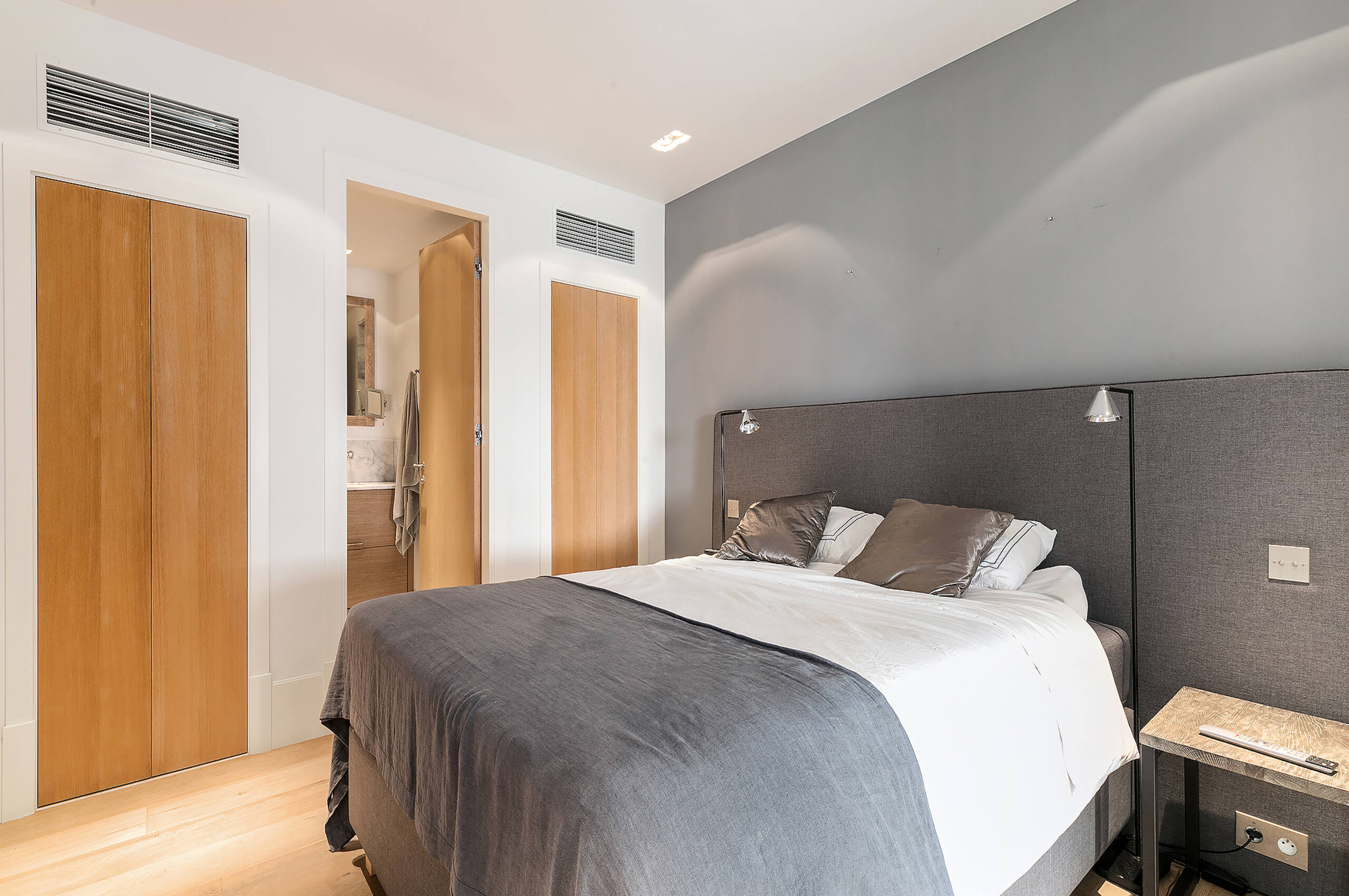 villa-cosma-bedroom-ensuite-luxury-modern-design-cannes