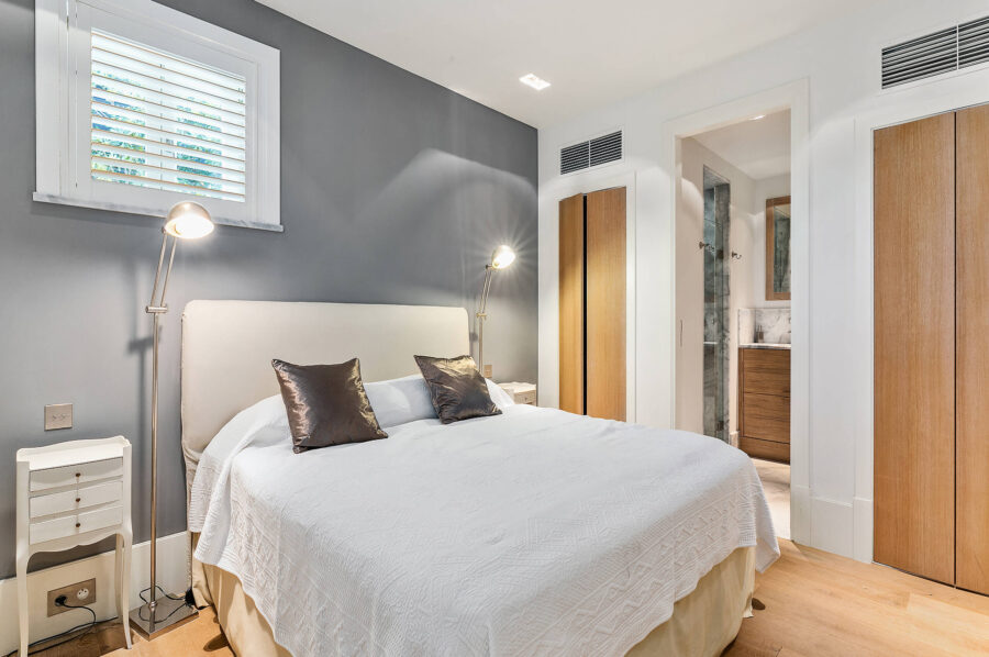 villa-cosma-bedroom-luxury-modern-spacious-interior-frenchriviera-cannes