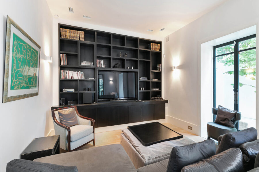 villa-cosma-cinema-tvroom-livingspace-luxury-modern-interior-cannes