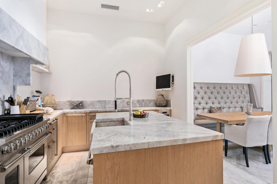 villa-cosma-kitchen-marble-modern-luxury-design-cannes