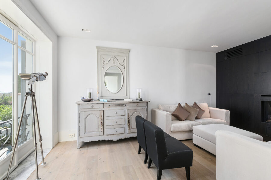 villa-cosma-livingroom-oceanview-luxury-modern-interiordesign-cannes