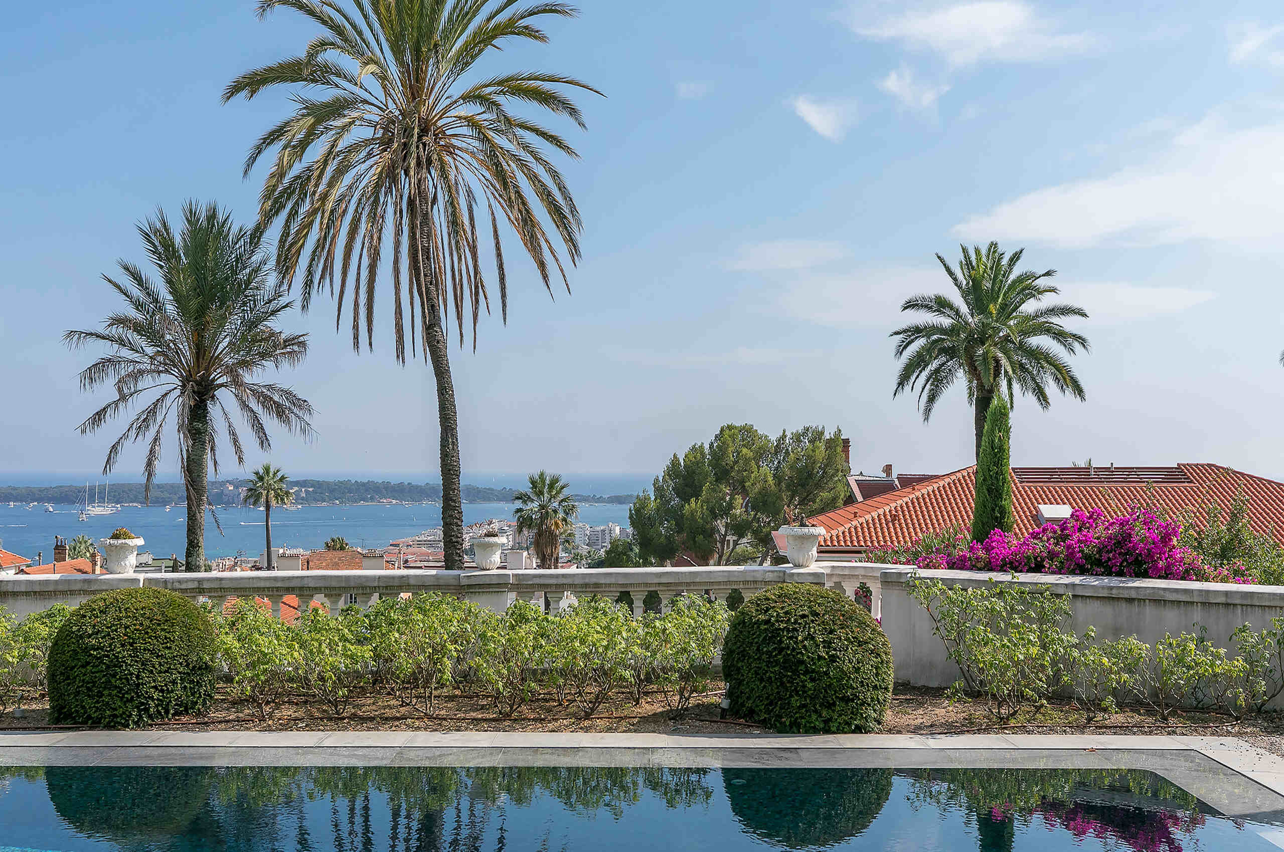 villa-cosma-pool-oceanview-exterior-garden-luxury-paradise-frenchriviera-cannes