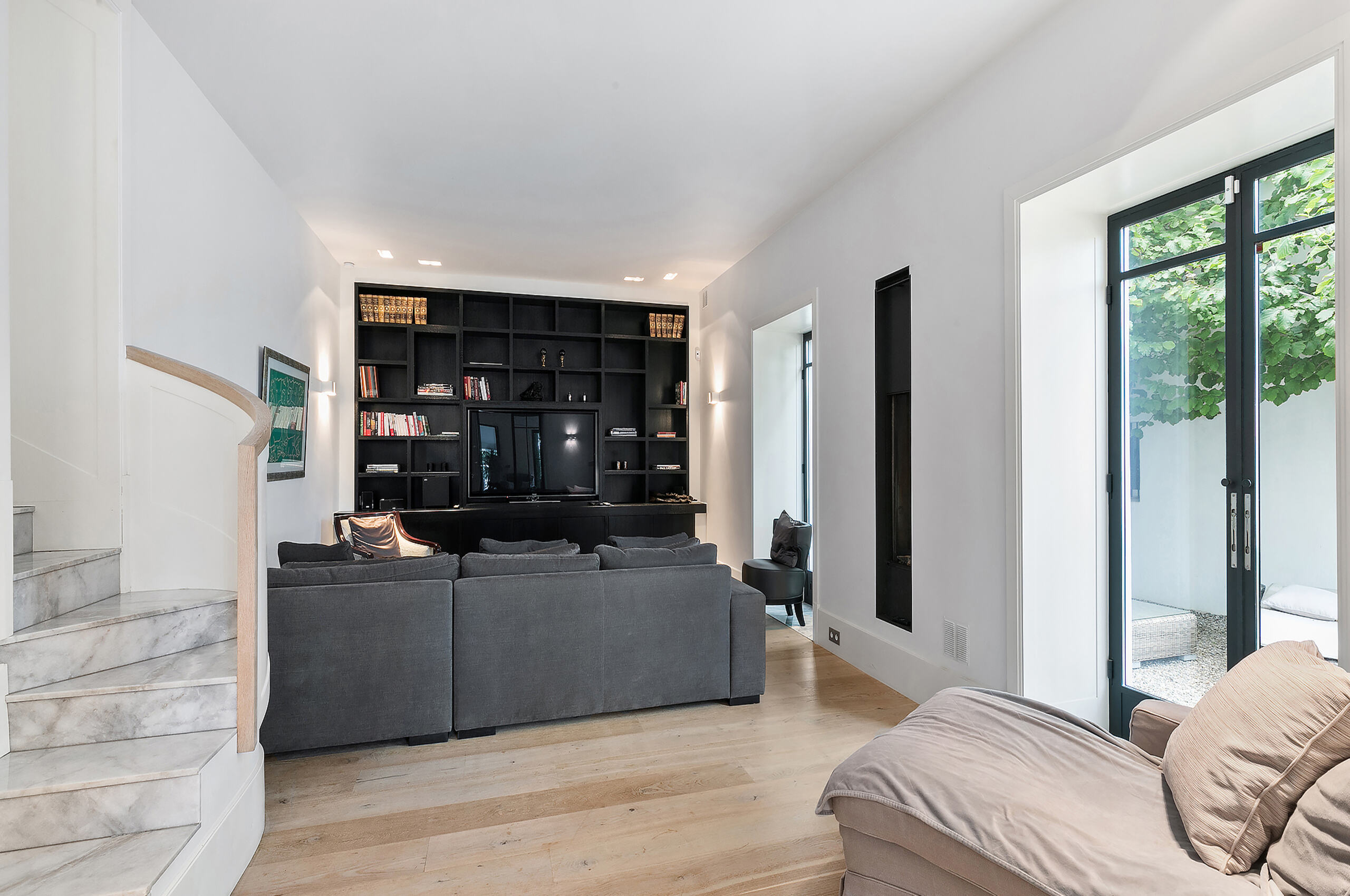 villa-cosma-tvroom-livingroom-cinema-entertainment-hosting-retreat-cannes