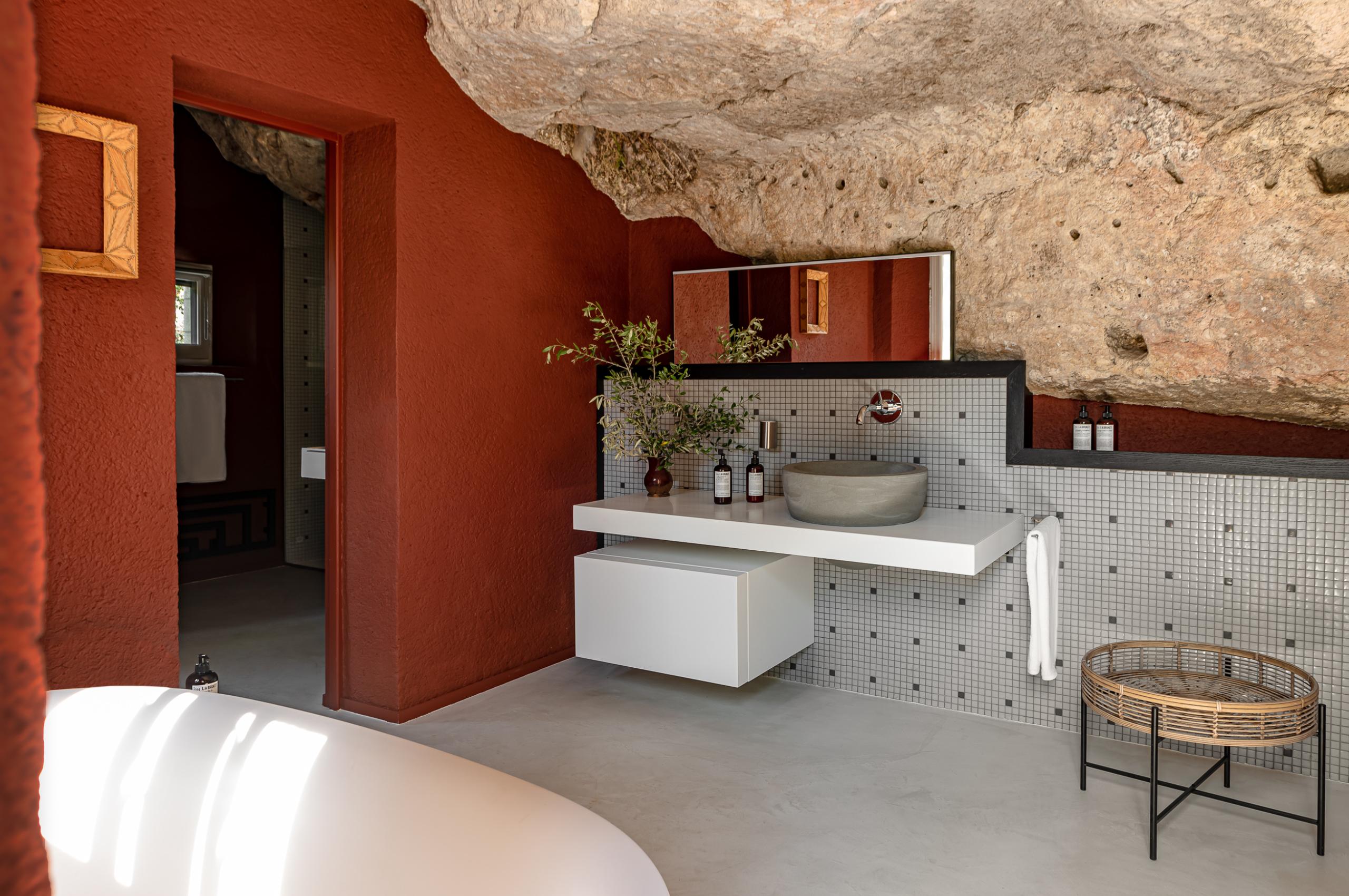 villa-etta-bathroom-unique-rock-formation-design-luxury-provence