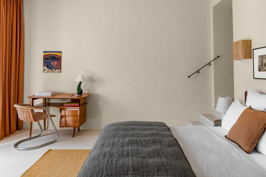 villa-etta-bedroom-desk-serene-bright-interior-luxury-provence