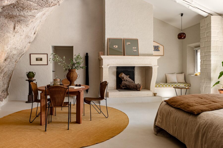 villa-etta-bedroom-fireplace-spacious-elegant-design-luxury-provence