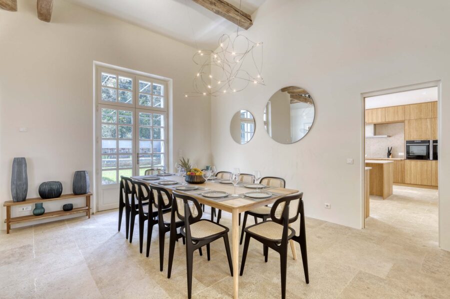 villa-gail-dining-room-luxury-contemporary-country-chic-ramatuelle