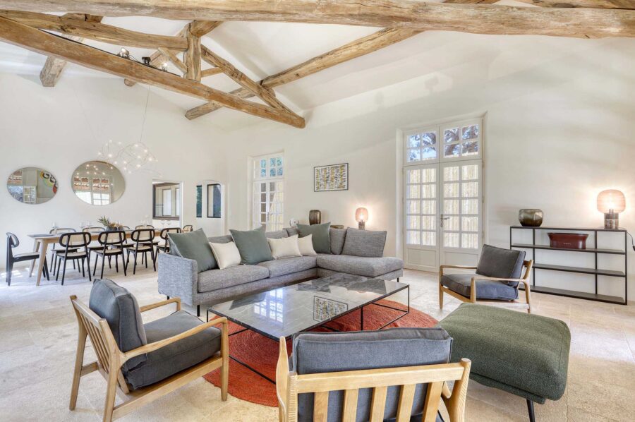 villa-gail-living-area-openplan-dining-room-luxury-ramatuelle