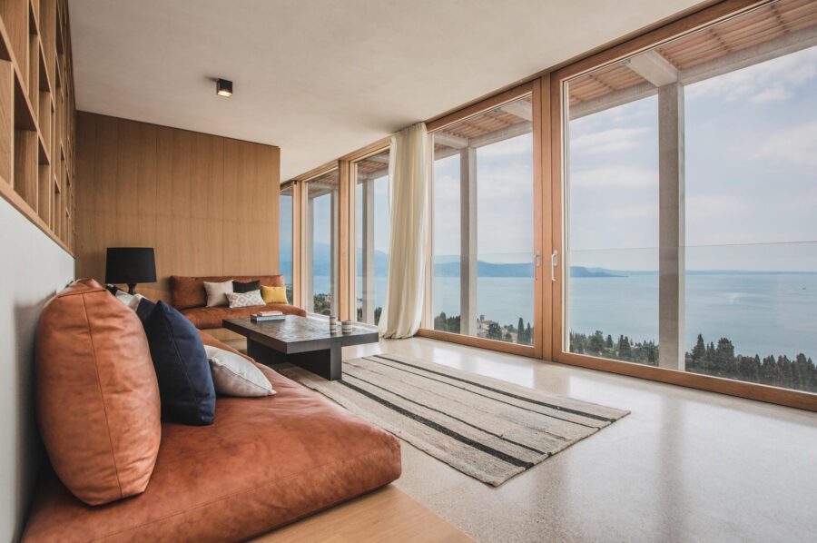 villa-karina-livingroom-lakeview-modern-stylish-luxury-design-lakegarda
