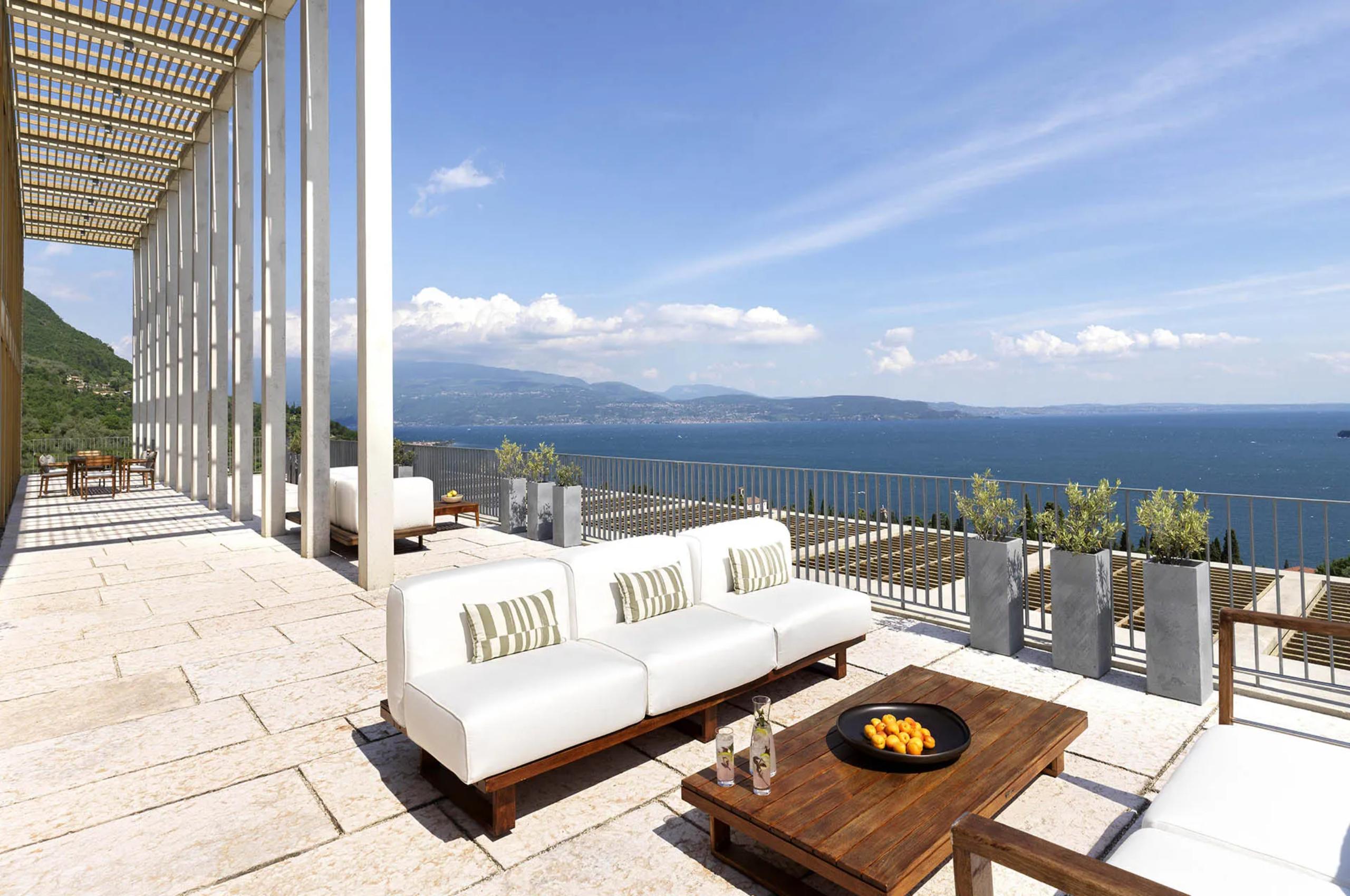 villa-karina-terrace-alfresco-lounge-dining-area-scenic-lake-views-luxury-lakegarda